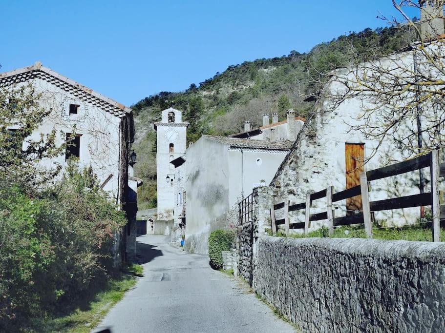 Gite Le Chaudron 1 A 7Pers Avec Piscine Villa Montclar-sur-Gervanne Esterno foto